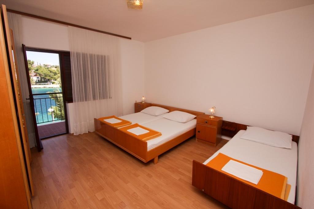 Apartments And Rooms Porto Ražanj 객실 사진